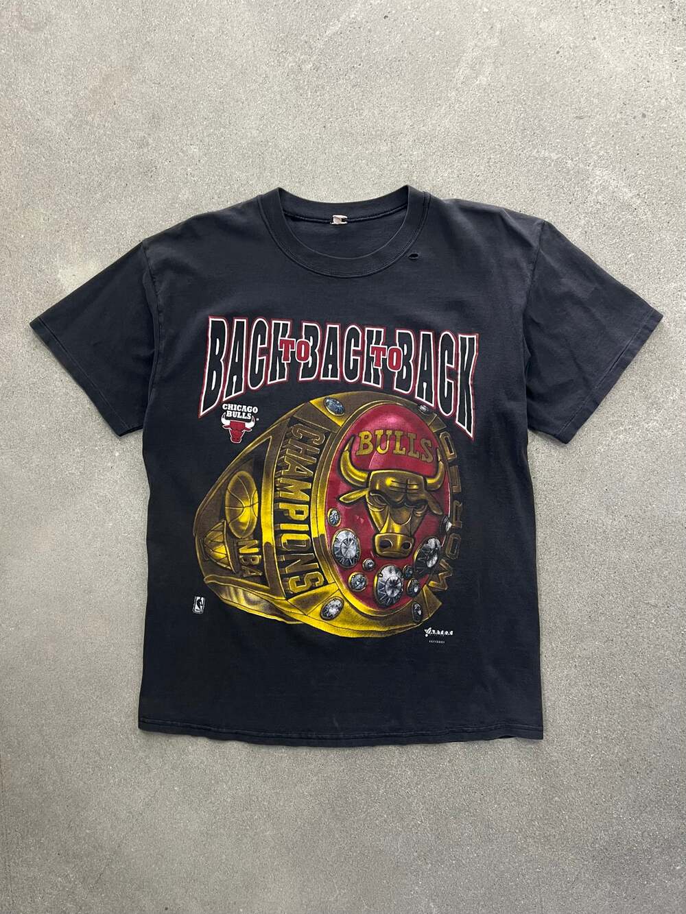 Vintage 1998 Chicago Bulls Back To Back To Back NBA Champions T-Shirt - L